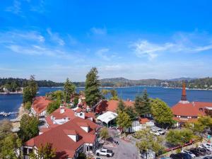 an aerial view of a small town next to a lake at Treetop Cabin, Modern Luxe, 1700 sqft, Deck, View, Dogs, In Village, AC in Lake Arrowhead