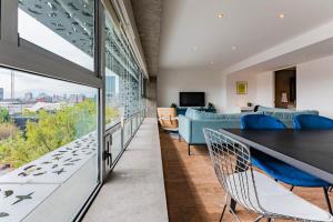 a kitchen and living room with a table and chairs at Family friendly Roma Condo 247 Security Parking in Mexico City