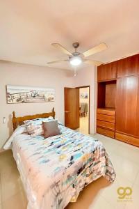 Ένα ή περισσότερα κρεβάτια σε δωμάτιο στο Spacious Downtown Stay 6 Blocks from Malecón