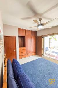 Ένα ή περισσότερα κρεβάτια σε δωμάτιο στο Spacious Downtown Stay 6 Blocks from Malecón