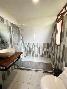 a bathroom with a sink and a mirror at Myra Chalets in Bijagua