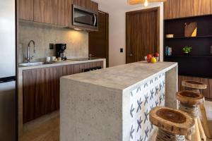Una cocina o cocineta en Ideal Location with Cenote Pools Gym Restaurant
