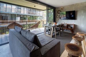 Un lugar para sentarse en Ideal Location with Cenote Pools Gym Restaurant