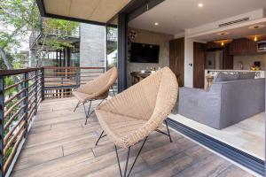 Un lugar para sentarse en Ideal Location with Cenote Pools Gym Restaurant