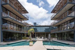 La alberca dentro o cerca de Ideal Location with Cenote Pools Gym Restaurant