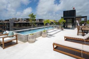 La alberca dentro o cerca de Ideal Location with Cenote Pools Gym Restaurant