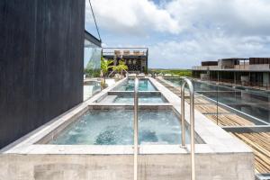 La alberca dentro o cerca de Ideal Location with Cenote Pools Gym Restaurant