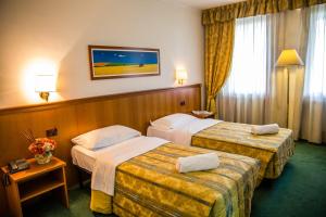 Кровать или кровати в номере Hotel Galant