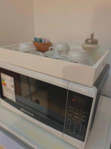 a microwave with a tray on top of it at Sol del Valle in San Fernando del Valle de Catamarca