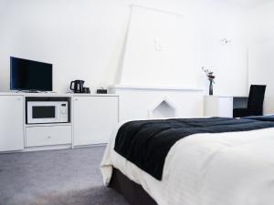 Een bed of bedden in een kamer bij Hotel Satellite