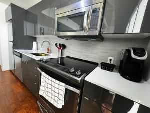 Gallery image of Cozy 1BR Apt - Downtown Winnipeg in Winnipeg +15 photos