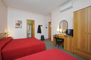 Postel nebo postele na pokoji v ubytování Tuscia Hotel + 20 fotografií