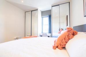 Heritage terrace with mod twist客房内的一张或多张床位