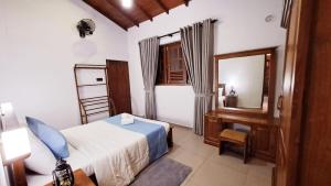 Postel nebo postele na pokoji v ubytování Golden Shower Inn