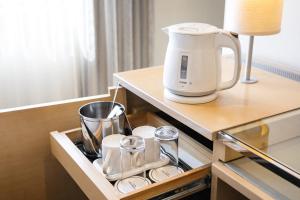 Příslušenství pro přípravu čaje a kávy v ubytování Hotel JAL City Kannai Yokohama