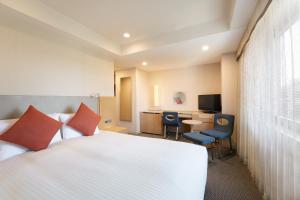 Postel nebo postele na pokoji v ubytování Hotel JAL City Kannai Yokohama