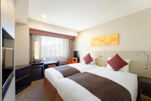 Postel nebo postele na pokoji v ubytování Hotel JAL City Kannai Yokohama