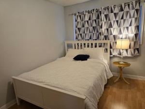 3 Bedroom Home away from Home tesisinde bir odada yatak veya yataklar