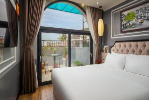 Postel nebo postele na pokoji v ubytování Bella Premier Hotel & Rooftop Skybar