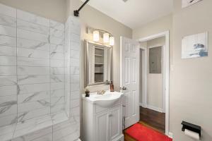Koupelna v ubytování Rose’s Lair in Atlanta(ATL) Near Downtown/Midtown/MARTA/Hartsfield-Jackson Airport