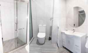 Koupelna v ubytování AWA Hotel