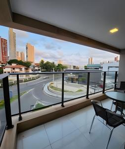 a balcony with a view of a city street at H.E 301 · Lindo Apt com Varanda - Caminho das árvores in Salvador