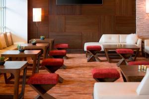 Posezení v ubytování Monterey Marriott