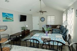 a living room with a table and a couch at Happy Beach House in Biloxi in Biloxi