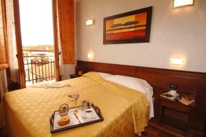 Postel nebo postele na pokoji v ubytování Hotel Palazzo Vecchio