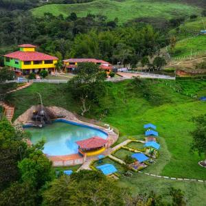 Výhled na bazén z ubytování Hotel Campestre capilla del Pienta nebo okolí