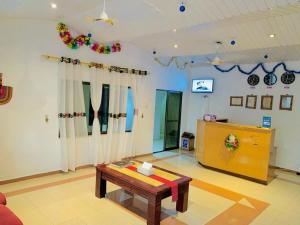 PRESTIGE Guesthouse ,Ksi的电视和/或娱乐中心