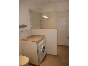 Bilik mandi di Rebenrain Comfortable holiday residence +13 gambar