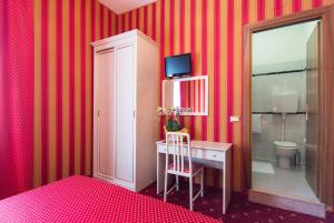 A bathroom at Hotel Messner