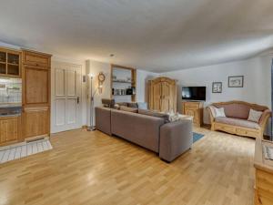 a living room with a couch and a table at Waldhaus Sonnenberg Apartment 1 in Drachselsried