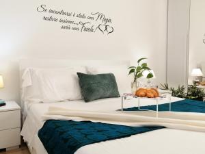 a bedroom with a bed with a table with pumpkins at HoliHome_La Sirena 50m dal Mare in Tortoreto Lido
