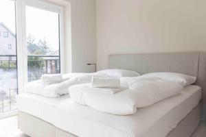 a large white bed with white pillows on it at Bootsmann Escapes in Böhl