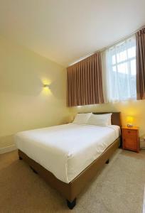Postel nebo postele na pokoji v ubytování Grand Central Serviced Apartments