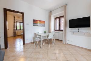 Μια τηλεόραση ή/και κέντρο ψυχαγωγίας στο AD Apartment