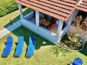 Taman di luar Beachfront Suites GardenMare by DadoVillas