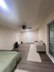 Billede fra billedgalleriet på Single Room w/ Private Entrance - Shared Bathroom i Hemet