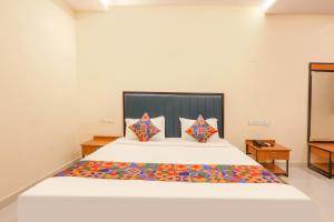 Gallery image of FabHotel Mint Park - Nr NMIMS College in Hyderabad +17 photos