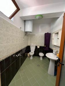 Vonios kambarys apgyvendinimo įstaigoje Ronaldo's Apartment