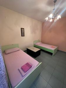 Postel nebo postele na pokoji v ubytování Ronaldo's Apartment