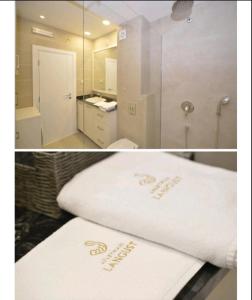 2 Bilder eines Hotelzimmers mit einem weißen Bett in der Unterkunft Langust - free parking in Sveti Stefan