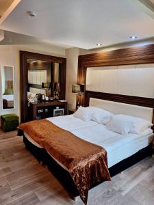 מיטה או מיטות בחדר ב-Duna Garden Hotel