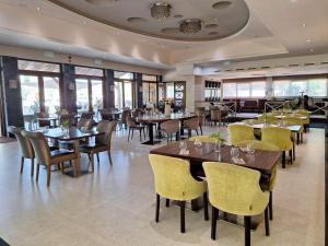 Restoran või mõni muu söögikoht majutusasutuses Duna Garden Hotel