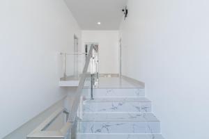 Koupelna v ubytování 4 bedrooms, 4 bathrooms, villa with swimming pool, free Wi-Fi, party available