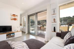 Μια τηλεόραση ή/και κέντρο ψυχαγωγίας στο Nuria Apt