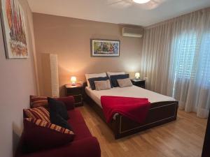 En eller flere senge i et værelse på Valmare