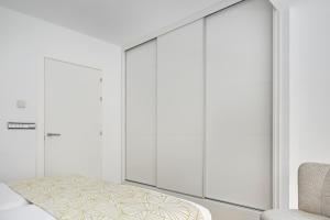 Postel nebo postele na pokoji v ubytování Koxtape Apartment by FeelFree Rentals